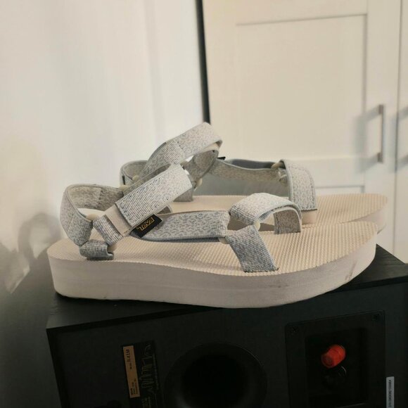 In Great Condition! Teva Women's Midform Universal Sandal - Picture 2 of 3